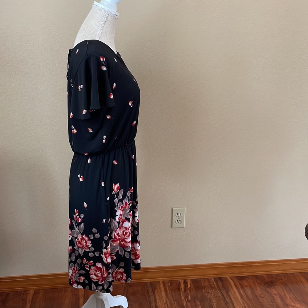 Maurice’s - Black Floral Dress Elastic Waist V Neck, Back Neck Tie, size medium - Picture 4 of 12